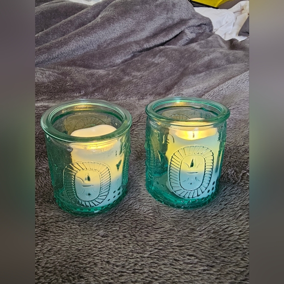 2 green glass candle holders with electric candles 3" x 2.5" - Picture 2 of 4